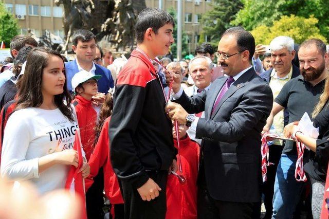 Uşak’ta Engellilerle Birlikte Kortej Yürüyüşü Düzenlendi