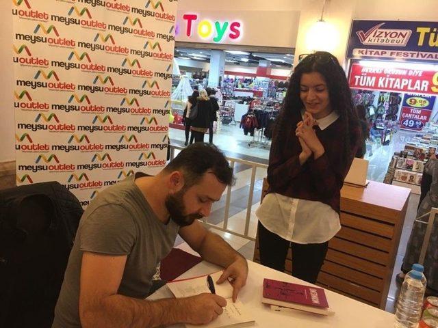 Caner Yaman İmza Günü Meysu Outlet’te Gerçekleşti