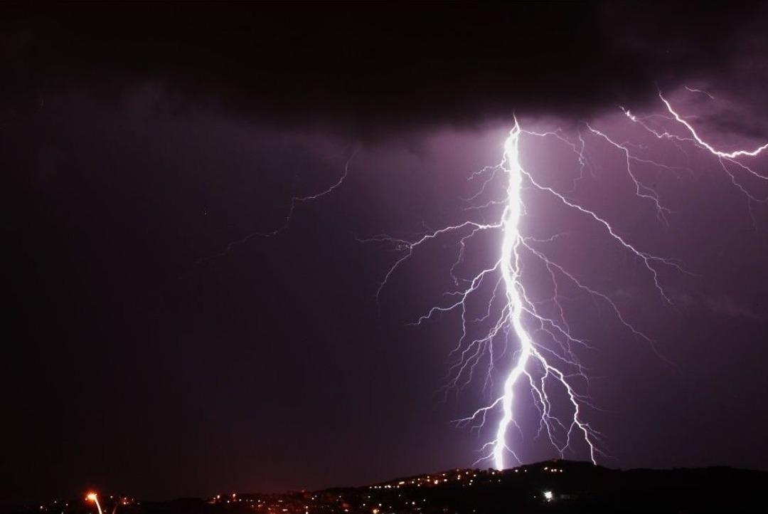 Bodrum&rsquo;a Şimşekler Yağmur Gibi Yağdı