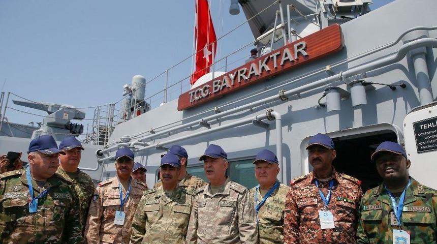 Orgeneral Akar’dan Tcg Bayraktar’a Ziyaret