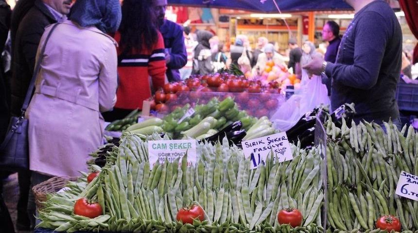 Taze Fasulye Ve Sivri Biber Etle Yarışıyor