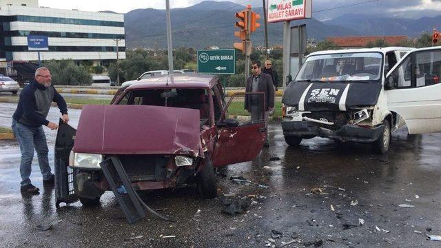 Milas’ta Kaza: 2 Yaralı