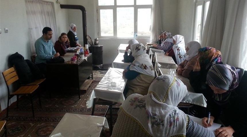 Tosya&rsquo;da Kadın &Ccedil;ift&ccedil;ilere Tarım Ve Hayvancılık Eğitimi Verildi.