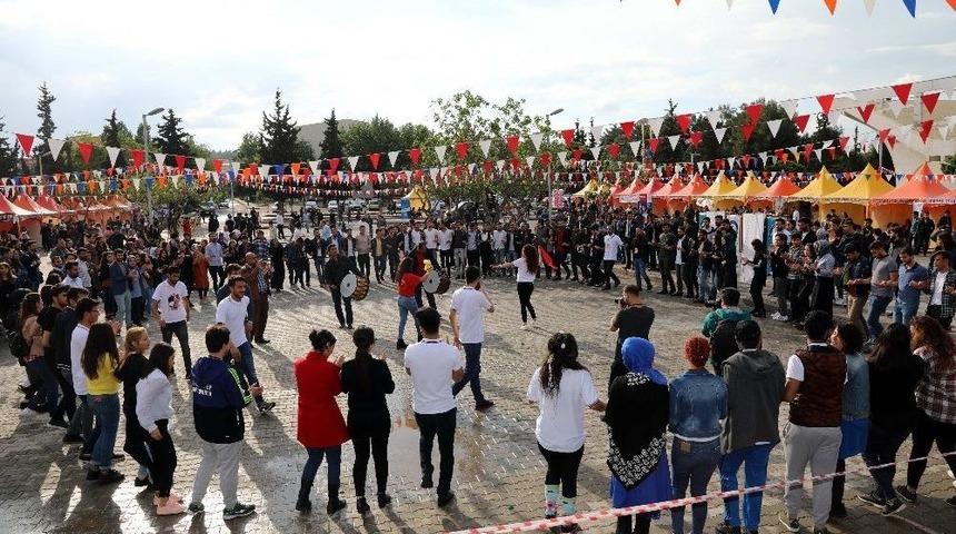 Ga&uuml;n&rsquo;de Şenlik Dolu Dolu Ge&ccedil;iyor