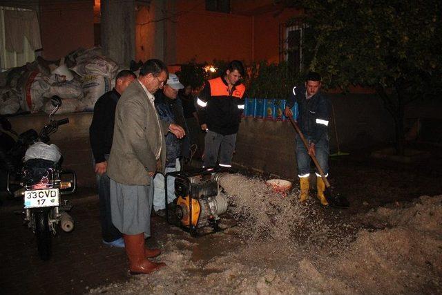 Mersin’de Belediye Ekipleri Yağışlara Karşı Teyakkuzda