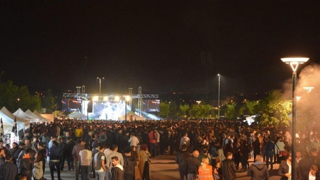 D&uuml;zce &Uuml;niversitesi &Ouml;ğrencileri Baharın Coşkusunu Yaşıyor