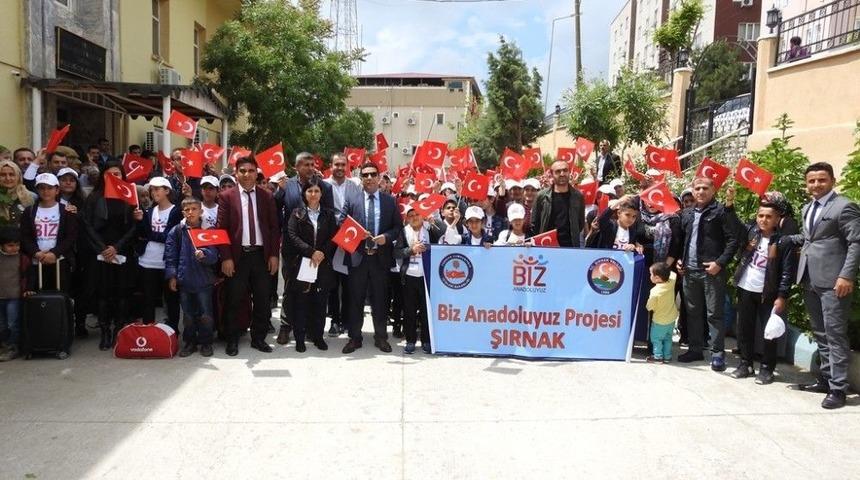 Şırnak&rsquo;tan 100 &Ouml;ğrenci İstanbul&rsquo;a Uğurlandı