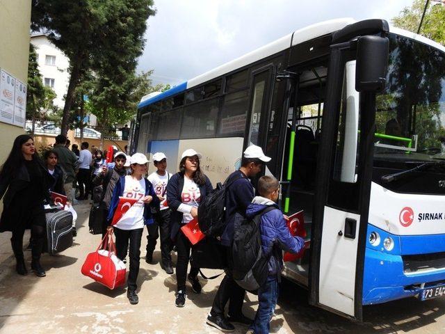 Şırnak’tan 100 Öğrenci İstanbul’a Uğurlandı