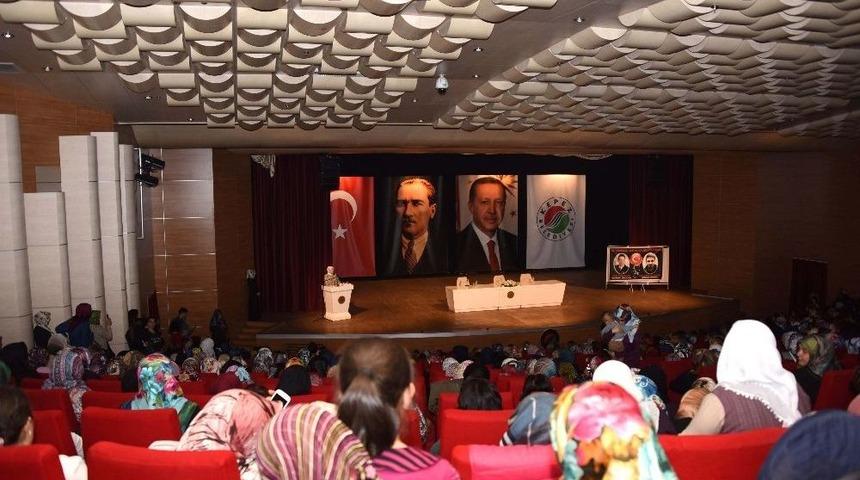 Kadınlara &ldquo;15 Temmuz Ve Şehadet Ruhu&rdquo; Konferansı