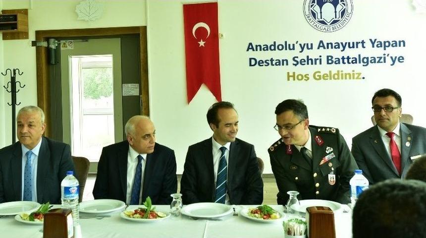 Şehit Aileleri Ve Gaziler Battalgazi&rsquo;deydi