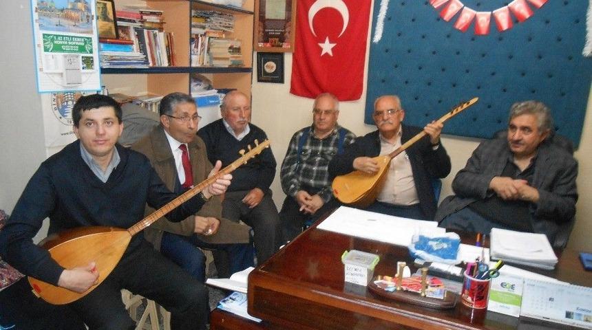 Eskişehirli Şair Ve Ozanlar &lsquo;&ccedil;ocuk Hakları G&uuml;n&uuml;&rsquo;n&uuml; Şiir Ve T&uuml;rk&uuml;lerle Kutladılar