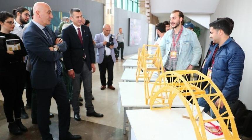 Spagettiden K&ouml;pr&uuml;ler Renkli G&ouml;r&uuml;nt&uuml;lere Sahne Oldu