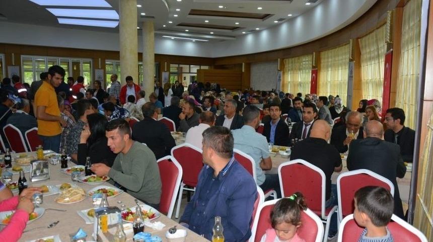 Adıyaman Belediyesinden Engelliler Haftası Dolayısıyla Yemek