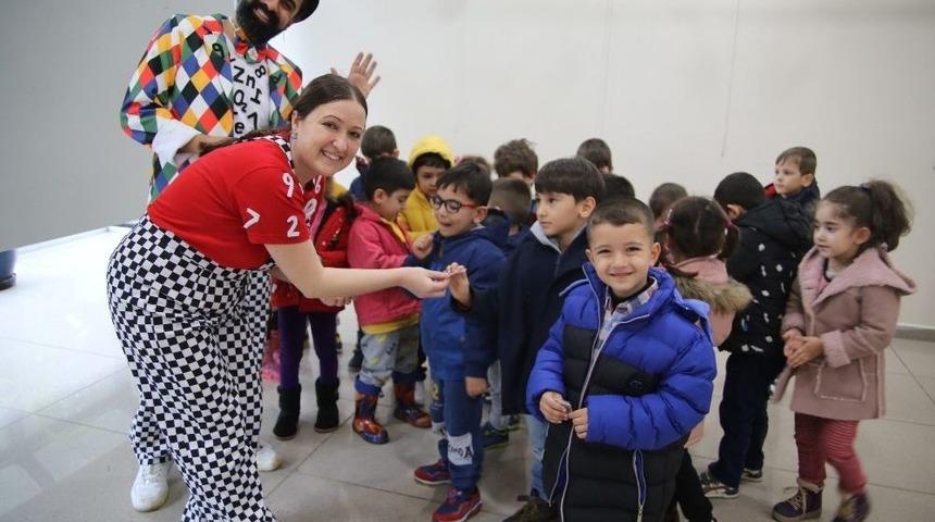 Haydi &Ccedil;ocuklar Tiyatroya