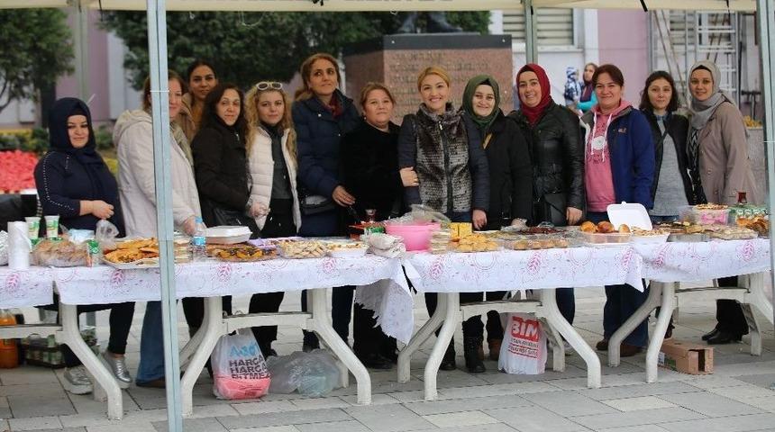Devrekli Vatandaşlardan Okul Kermesine Destek Yağdı