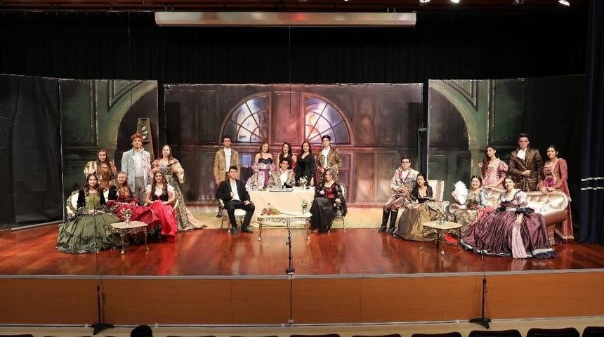 Sanko Okulları &Ouml;ğrencileri M&uuml;fettiş Adlı Oyunu Sahneledi