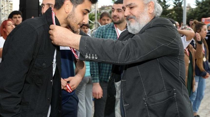 Gaün Bahar Şenliğinde Başarılı Olanlara Ödülleri Verildi