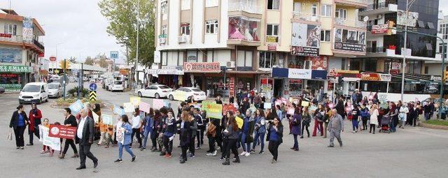 Döşemealtı’nda “dünya Çocuk Hakları Günü” Yürüyüşü Düzenlendi