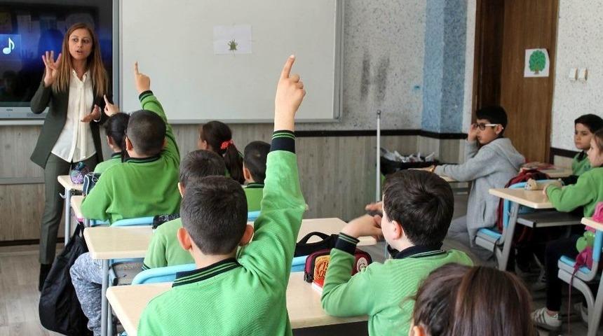 Beşinci Sınıfta Su Gibi İngilizce Konuşuyorlar