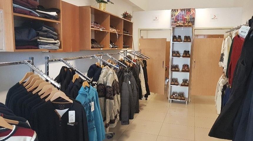 Kızılay Gen&ccedil; Butik Mağazası &Ouml;ğrencileri Bekliyor