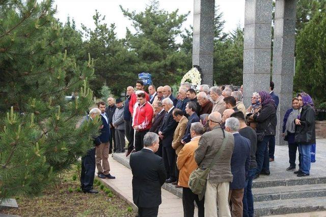 Merhum Şampiyon Güreşçiler Anıldı