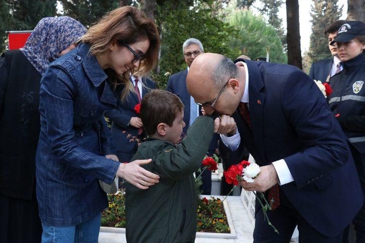 Şehit Amcasının Mezarı Başında En Acı Oyun G2