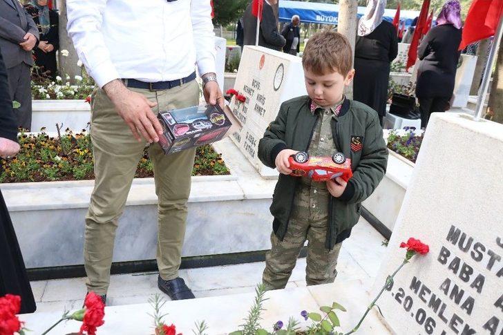 Şehit Amcasının Mezarı Başında En Acı Oyun G3