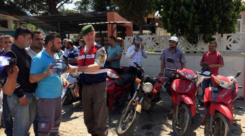 Jandarmadan Motosiklet S&uuml;r&uuml;c&uuml;lerine Ceza Yerine Kask
