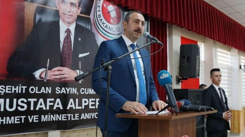 Bakan G&uuml;l: &ldquo;başsavcı Alper, C&uuml;bbesini 1 Dolara Satanlara İnat C&uuml;bbesi İle Adalet Dağıtan Devlet Adamıydı&ldquo;