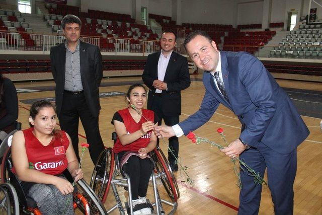 Kadın Milli Sporcuların Yalova Kampı Sona Erdi