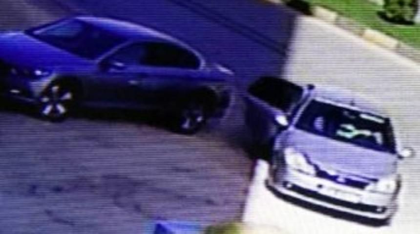 17 Saniyede Otomobildeki 25 Bin Tl&rsquo;yi Alarak Kayıplara Karıştılar