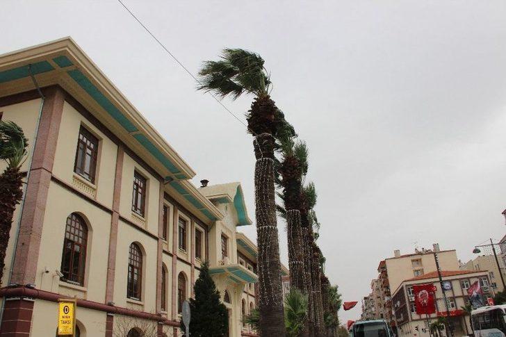 Manisa’da Fırtına Etkili Oluyor G4