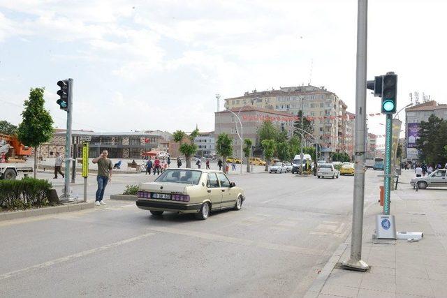 Çorum’da Kavşaklara Ledli Trafik Lambası Konuluyor