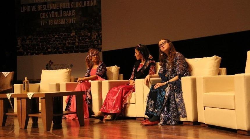 &Uuml;nl&uuml; Tiyatro Oyunu Hk&uuml;&rsquo;de Sahnelendi