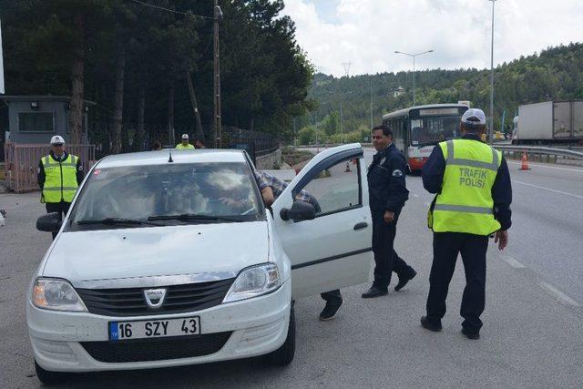 Çorum Polisi Sürücülere Leblebisi İkram Etti