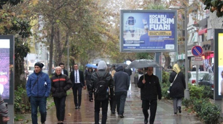 Kocaeli&rsquo;de Sıcaklar Yerini Sağanak Yağmura Bıraktı