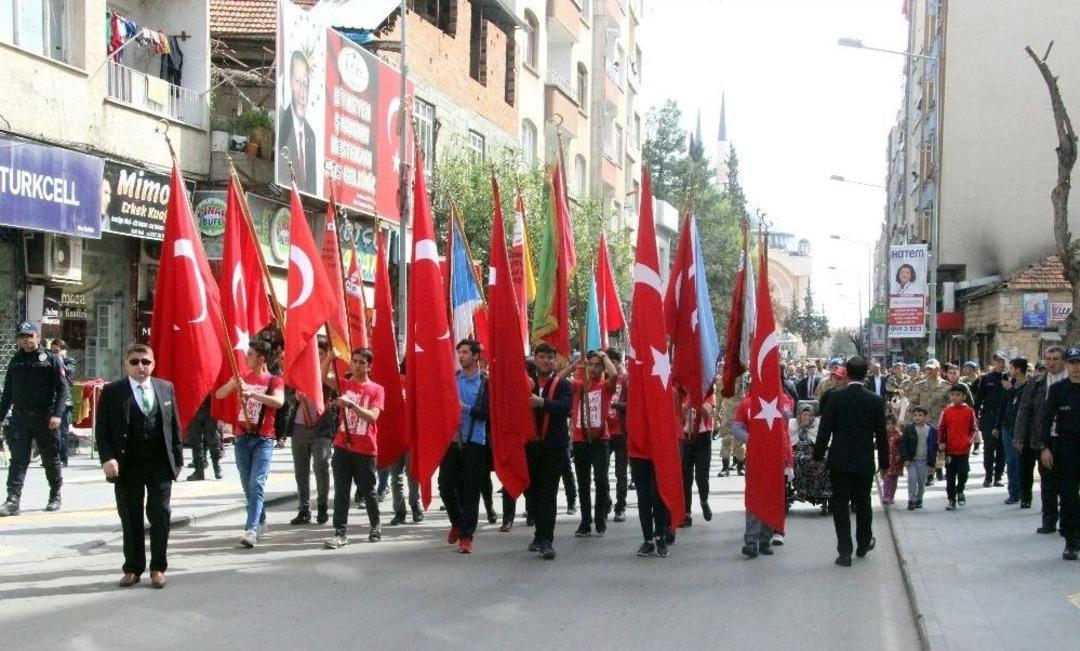 &Ccedil;anakkale Zaferi&rsquo;nin Yıl D&ouml;n&uuml;m&uuml;nde Gelen Afrin Zaferi Kilislileri Sokağa D&ouml;kt&uuml;