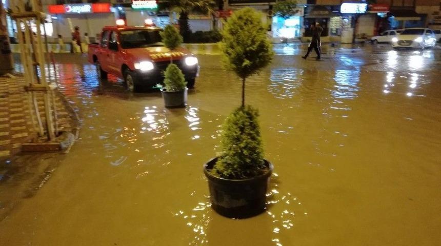 Kızıltepe&rsquo;de Yağış Hayatı Olumsuz Etkiledi