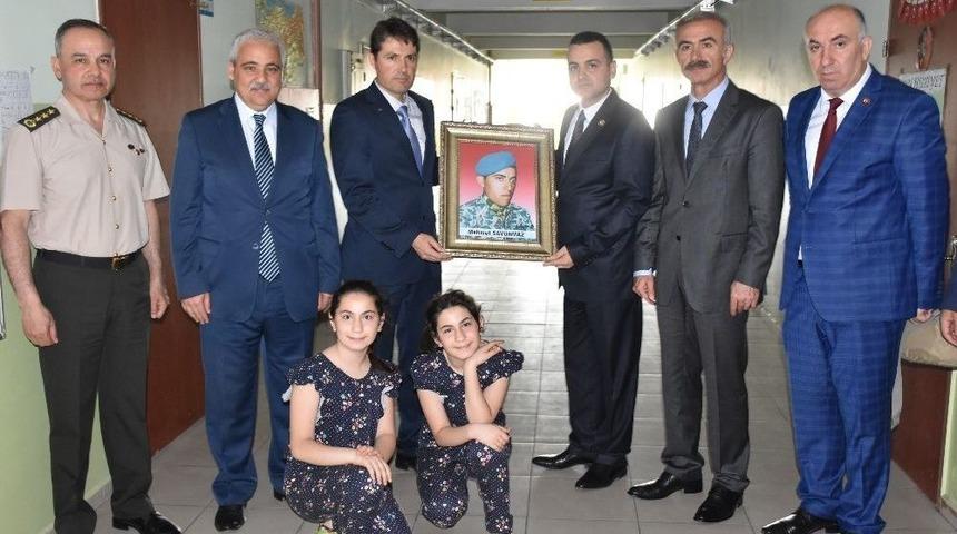 Şehit Savunmaz&rsquo;ın Adının Verildiği Okulda Şehitlik K&ouml;şesi Oluşturuldu
