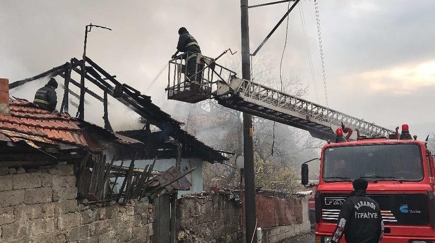 Karab&uuml;k&rsquo;te Ev Yangını