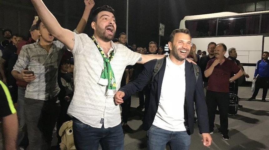 Şampiyon Coşkuyla Karşılandı