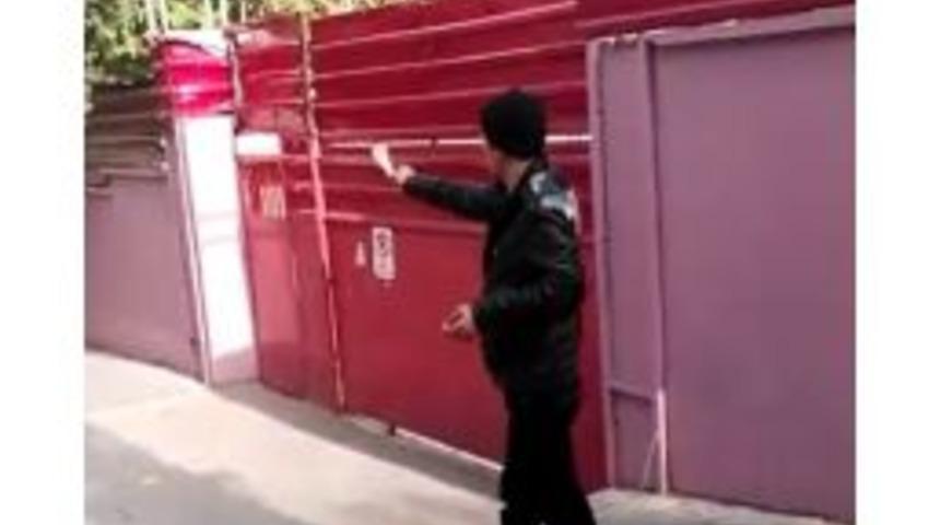 G&uuml;nd&uuml;z Vakti Okulun Yanında Bali &Ccedil;eken Gen&ccedil; Vatandaşlar Tarafından G&ouml;r&uuml;nt&uuml;lendi