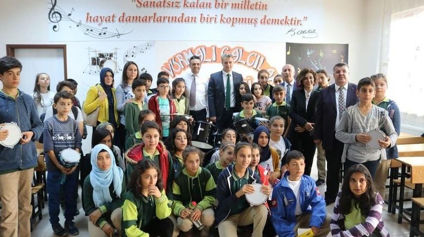 Okullarda M&uuml;zik At&ouml;lyeleri A&ccedil;ıldı