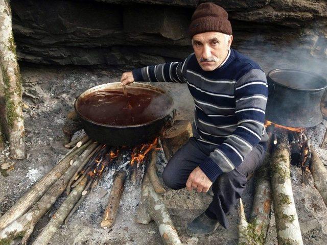 Şifa İ&ccedil;in Pekmez Kazanları Kaynatılıyor 1