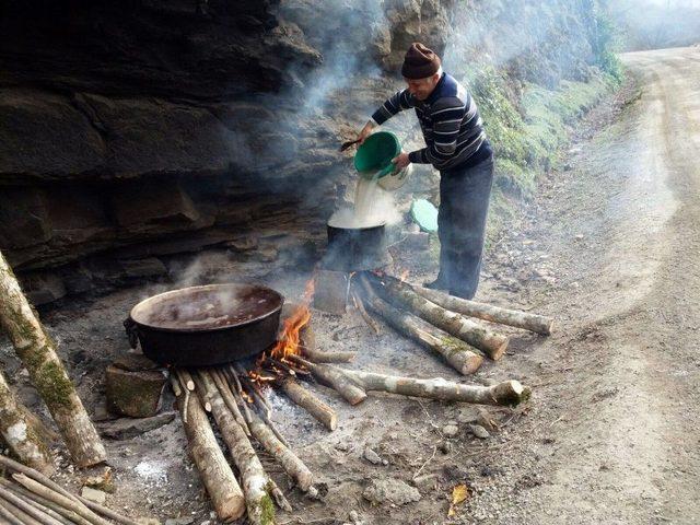 Şifa İ&ccedil;in Pekmez Kazanları Kaynatılıyor 2