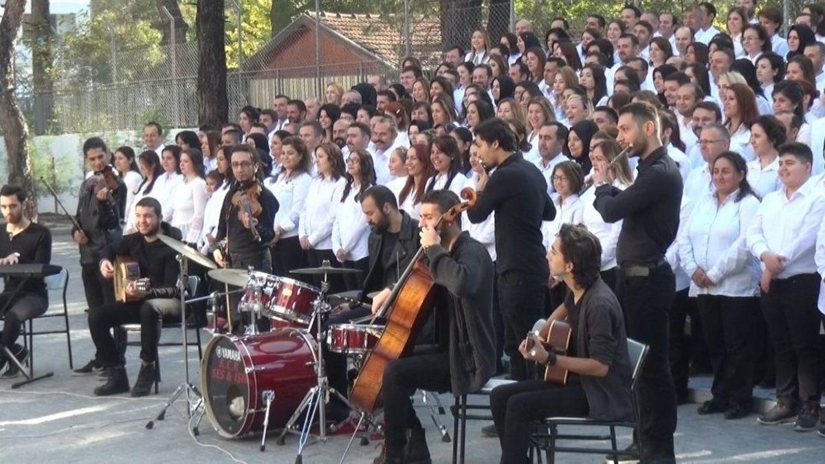 &Ccedil;ocuk Haklarına Dikkat &Ccedil;ekmek İ&ccedil;in Koro Oluşturuldu