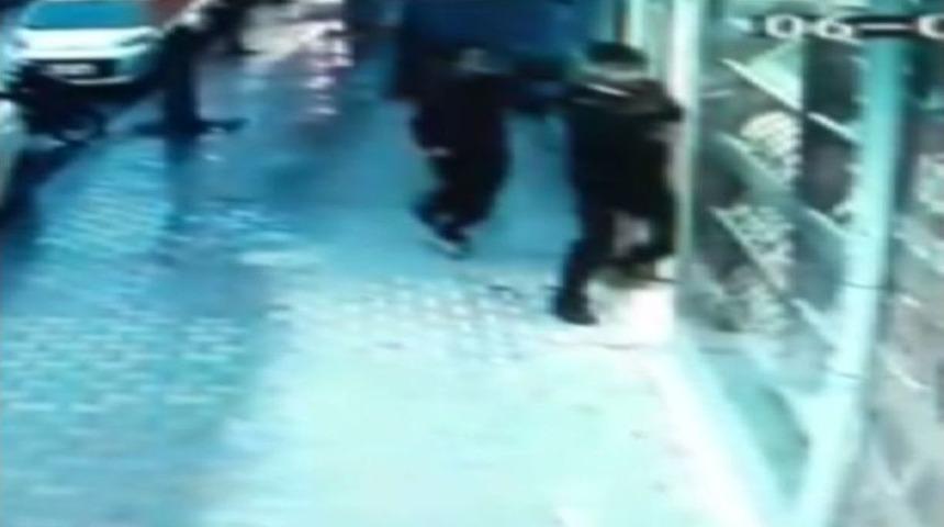 (&ouml;zel) İstanbul&rsquo;da Dehşet Anları Kamerada