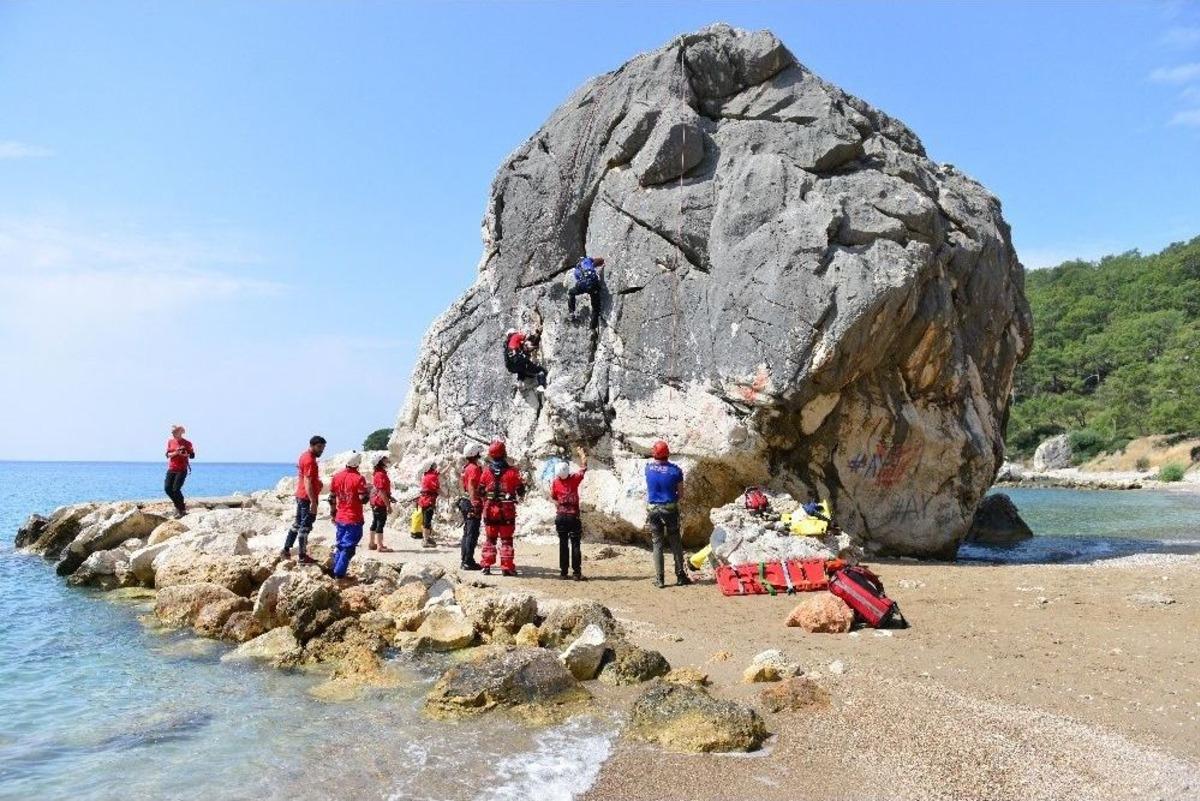 Antalya&rsquo;da Ger&ccedil;eğini Aratmayan Kurtarma Tatbikatı