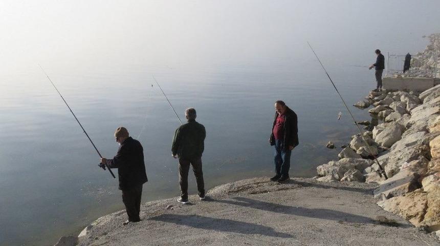Beyşehir&rsquo;de Olta Avcıları, Avlanamamaktan Yakınıyor