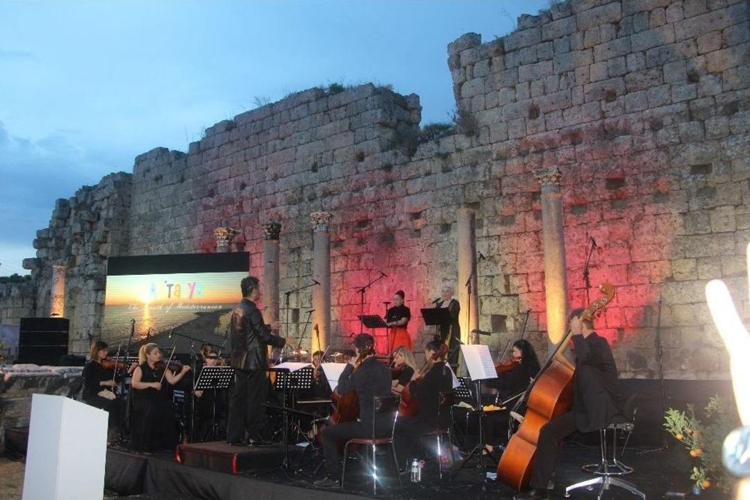 Antalya Turizm Sezonunu 5 Bin Yıllık Tarihi Antik Kentinde A&ccedil;tı